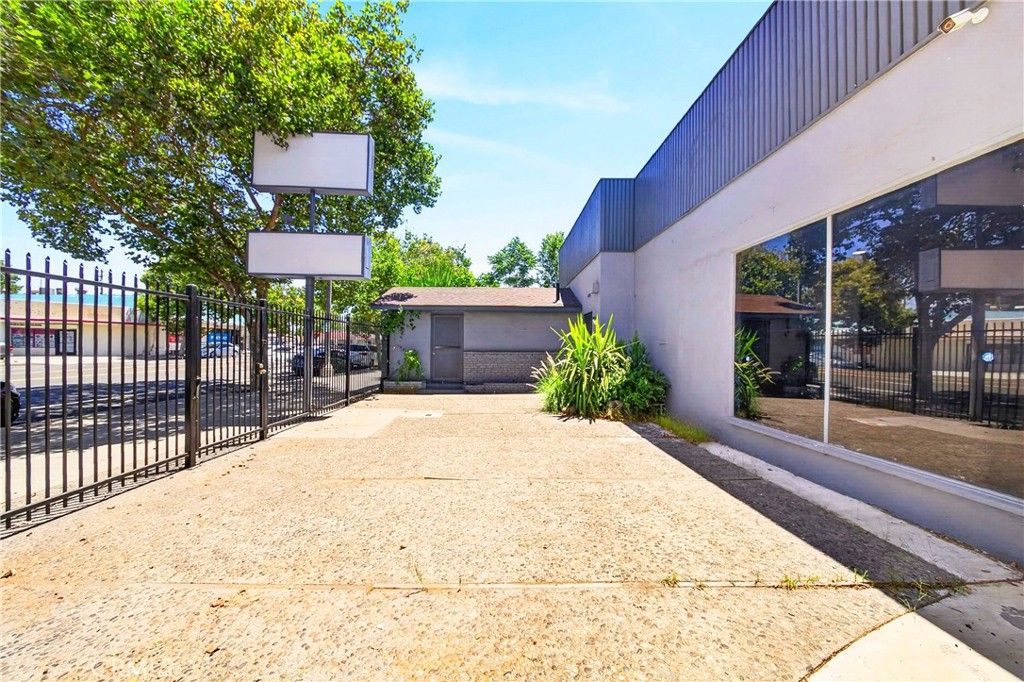 450 W Holt Avenue, Pomona, CA 91768