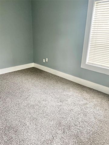 1017 S Kansas Street, La Porte, TX 77571