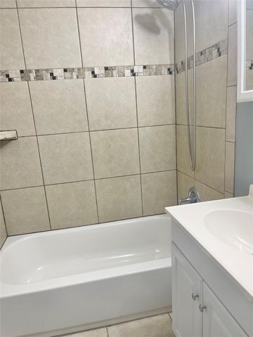 1017 S Kansas Street, La Porte, TX 77571