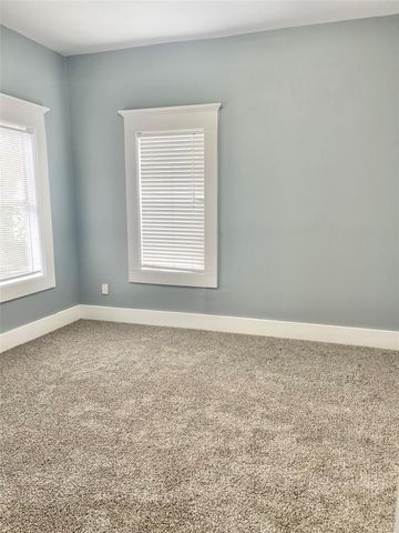 1017 S Kansas Street, La Porte, TX 77571
