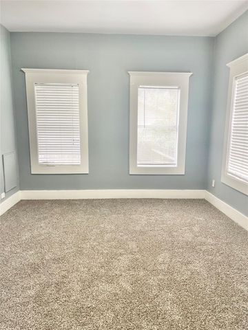 1017 S Kansas Street, La Porte, TX 77571