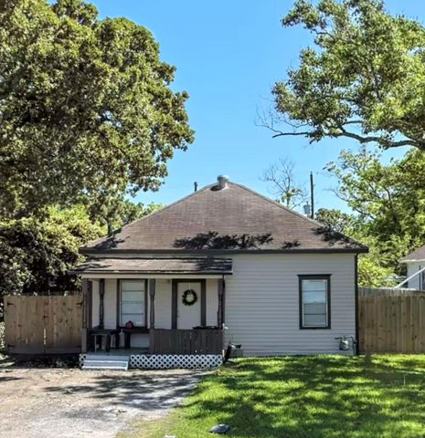 1017 S Kansas Street, La Porte, TX 77571