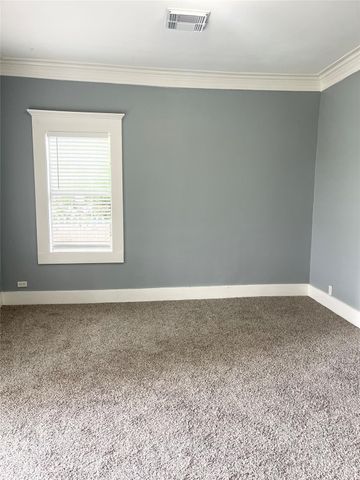 1017 S Kansas Street, La Porte, TX 77571