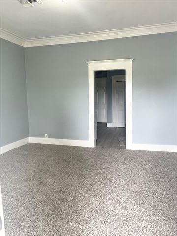 1017 S Kansas Street, La Porte, TX 77571