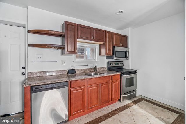 1765 WATERLOO ST, Philadelphia, PA 19122