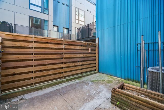 1765 WATERLOO ST, Philadelphia, PA 19122