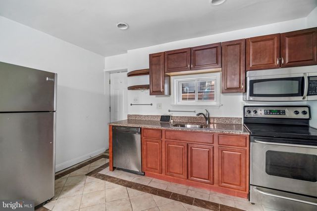 1765 WATERLOO ST, Philadelphia, PA 19122