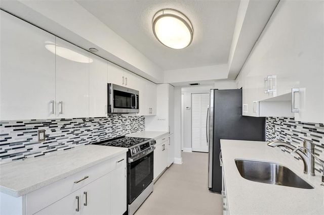 1000 Saint Charles Place 305, Pembroke Pines, FL 33026