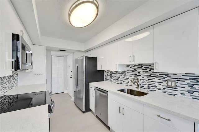 1000 Saint Charles Place 305, Pembroke Pines, FL 33026