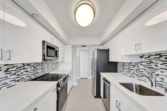 1000 Saint Charles Place 305, Pembroke Pines, FL 33026