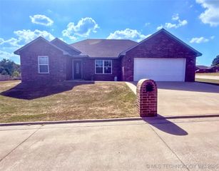4684 S 518 Road, Tahlequah, OK 74464