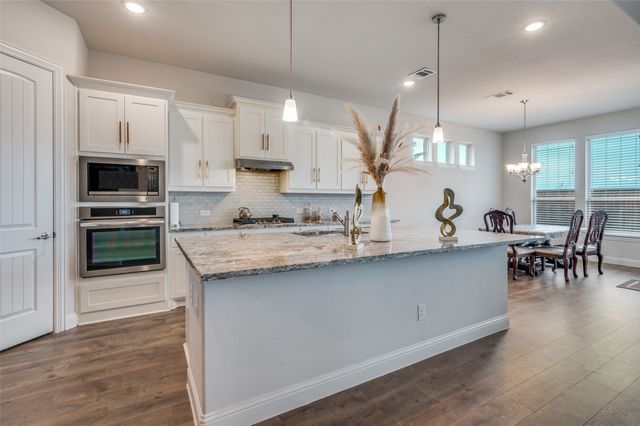 905 Flora Street, Mansfield, TX 76063