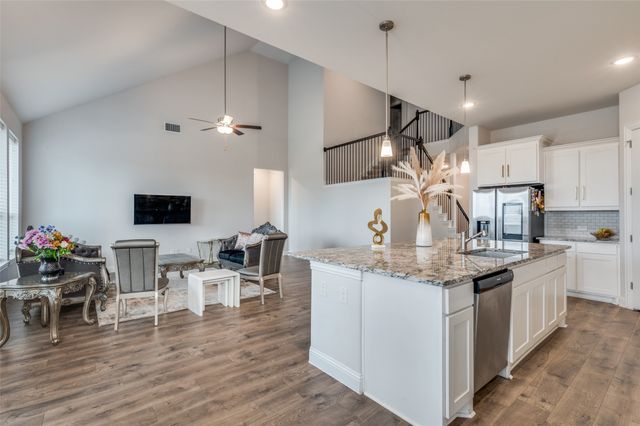 905 Flora Street, Mansfield, TX 76063