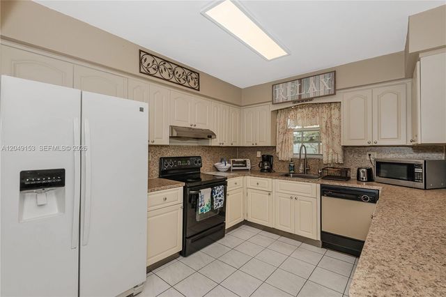 292 W 39th Place, Hialeah, FL 33012