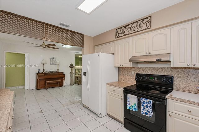 292 W 39th Place, Hialeah, FL 33012