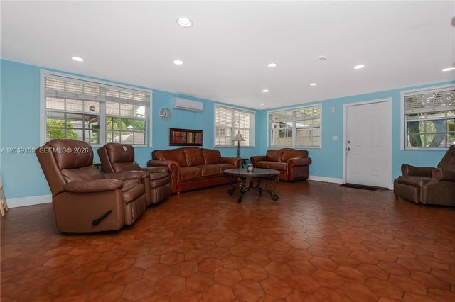 292 W 39th Place, Hialeah, FL 33012