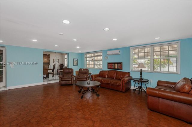 292 W 39th Place, Hialeah, FL 33012