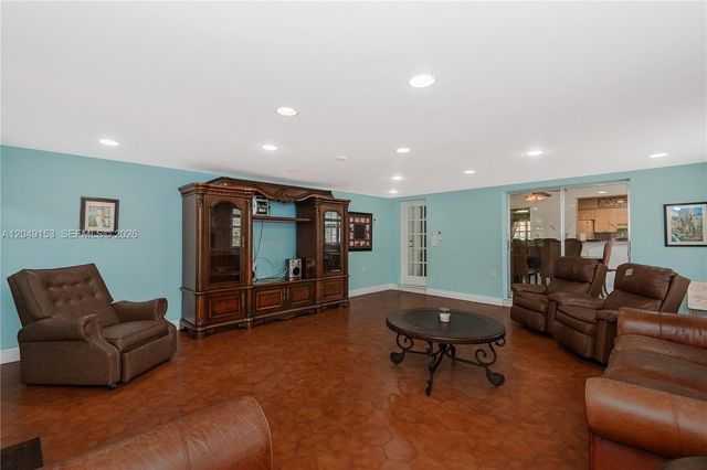292 W 39th Place, Hialeah, FL 33012
