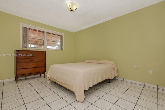 292 W 39th Place, Hialeah, FL 33012