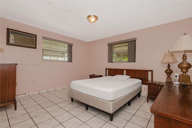 292 W 39th Place, Hialeah, FL 33012