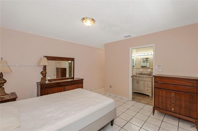 292 W 39th Place, Hialeah, FL 33012