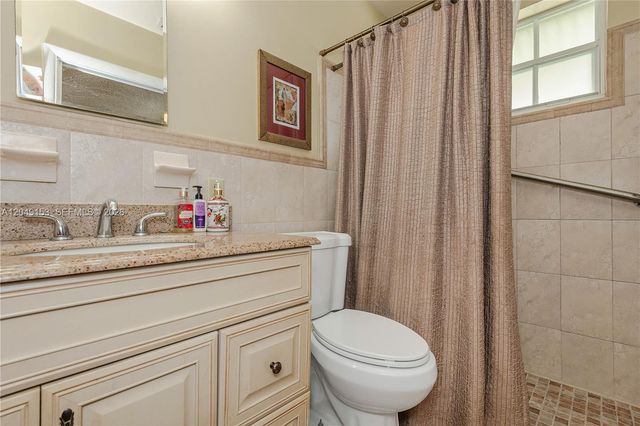 292 W 39th Place, Hialeah, FL 33012