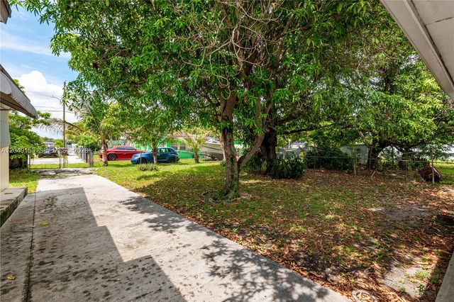 292 W 39th Place, Hialeah, FL 33012