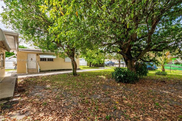 292 W 39th Place, Hialeah, FL 33012
