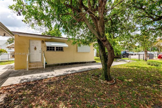 292 W 39th Place, Hialeah, FL 33012