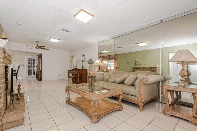 292 W 39th Place, Hialeah, FL 33012