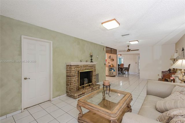 292 W 39th Place, Hialeah, FL 33012