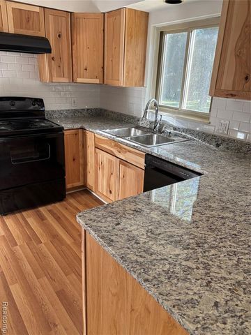 759 Geneva, Waterford, MI 48327