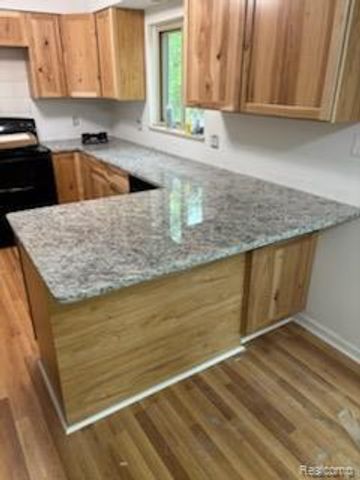 759 Geneva, Waterford, MI 48327