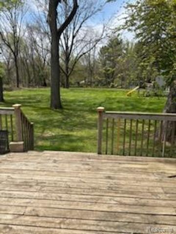 759 Geneva, Waterford, MI 48327