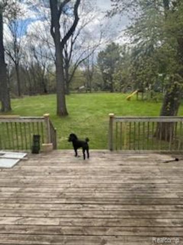 759 Geneva, Waterford, MI 48327