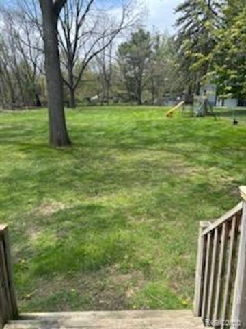 759 Geneva, Waterford, MI 48327
