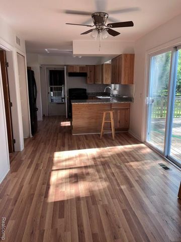 759 Geneva, Waterford, MI 48327