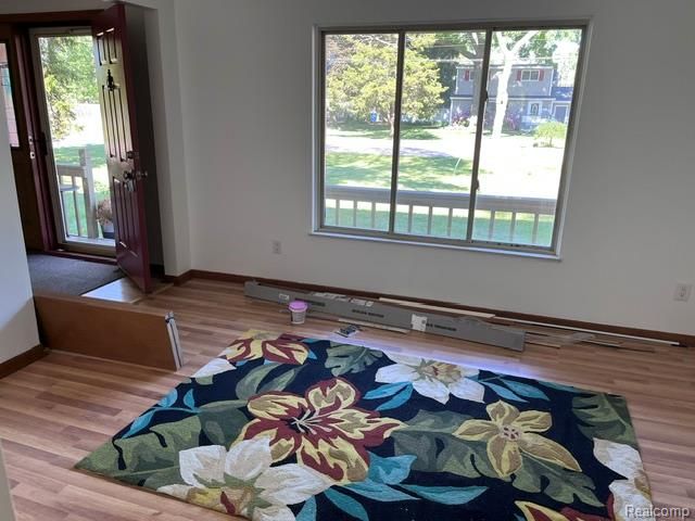 759 Geneva, Waterford, MI 48327