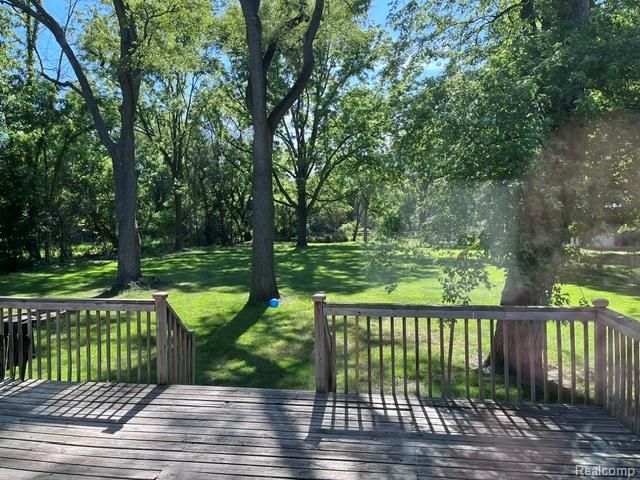 759 Geneva, Waterford, MI 48327