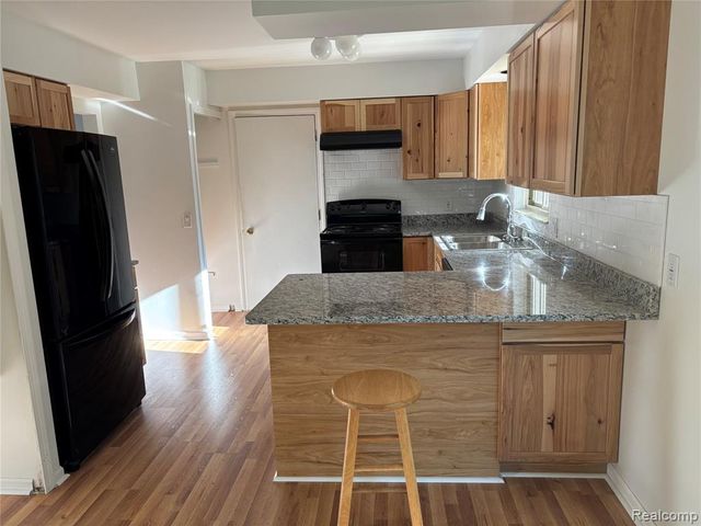 759 Geneva, Waterford, MI 48327