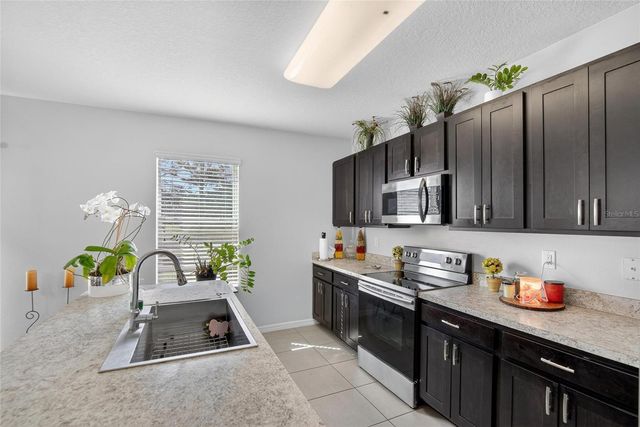 35716 HILLBROOK AVENUE, Zephyrhills, FL 33541