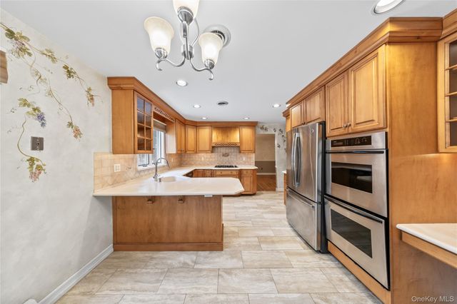 12 Bell Court, Airmont, NY 10901