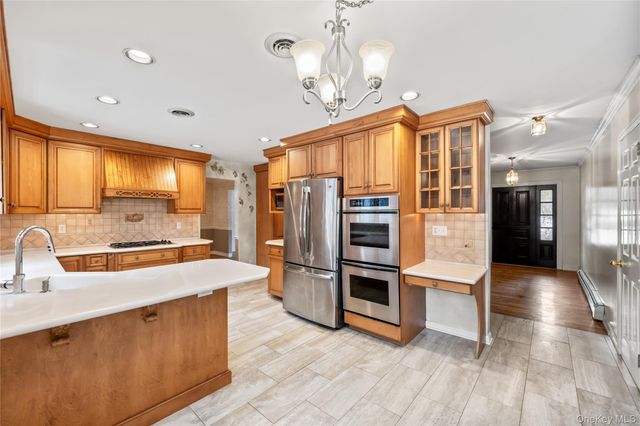 12 Bell Court, Airmont, NY 10901