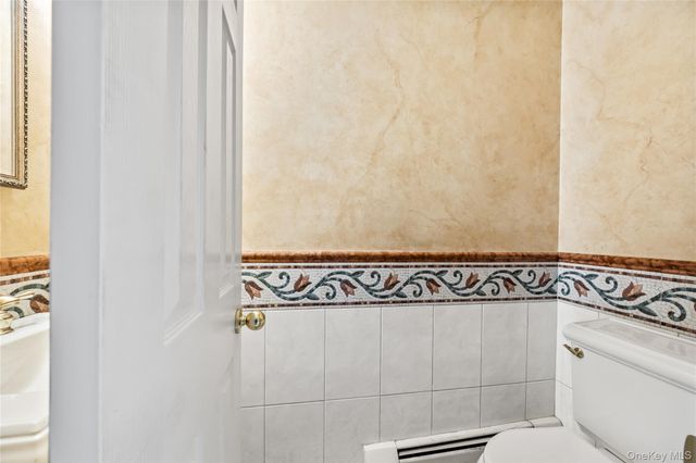 12 Bell Court, Airmont, NY 10901