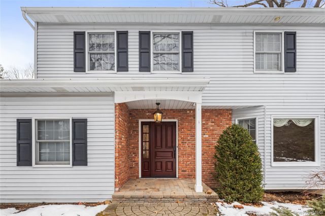 12 Bell Court, Airmont, NY 10901