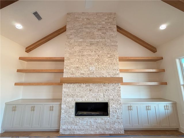 6104 S 40th Place, Rogers, AR 72758