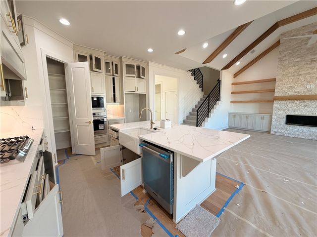 6104 S 40th Place, Rogers, AR 72758