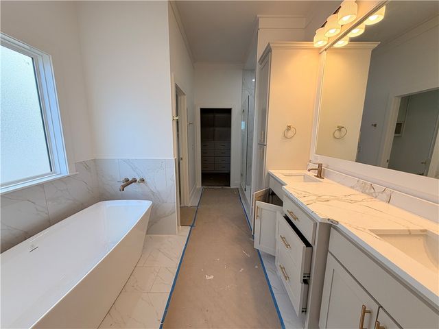 6104 S 40th Place, Rogers, AR 72758