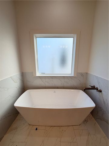 6104 S 40th Place, Rogers, AR 72758