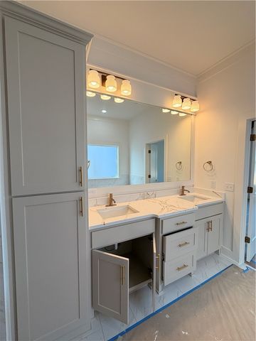 6104 S 40th Place, Rogers, AR 72758